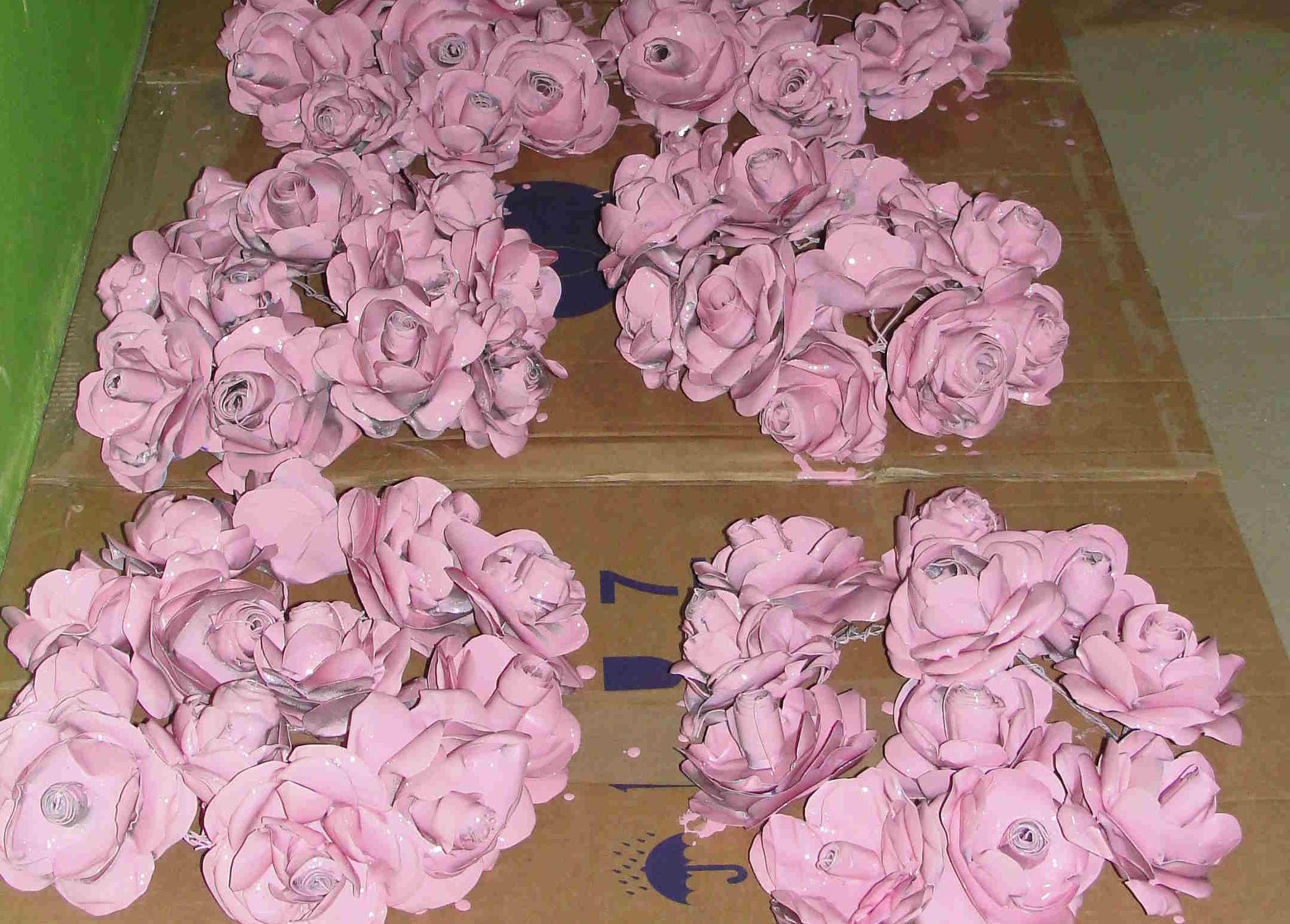 Alunas do Mulheres Mil fazem flores para o Outubro Rosa - Link Digital